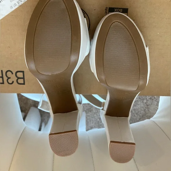 NEW White Dreampairs Platform heels - Picture 3 of 3